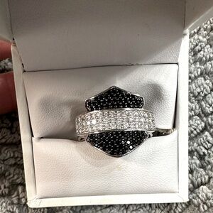 Harley Davidson women’s ring with black and white stones size 8
